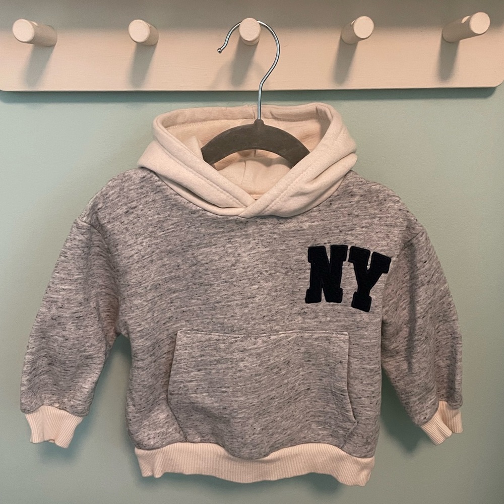 ZARA NEW YORK HOODED SWEATSHIRT